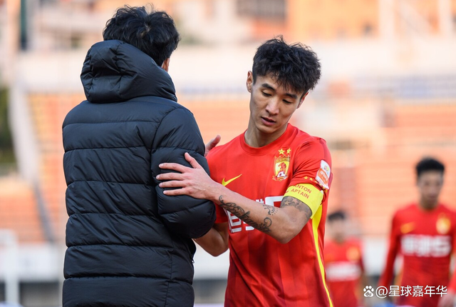 包含赛地聚焦：中超赛后热度飙升，深圳男篮更衣室发声，悬念犹存，医务组通报恢复的词条