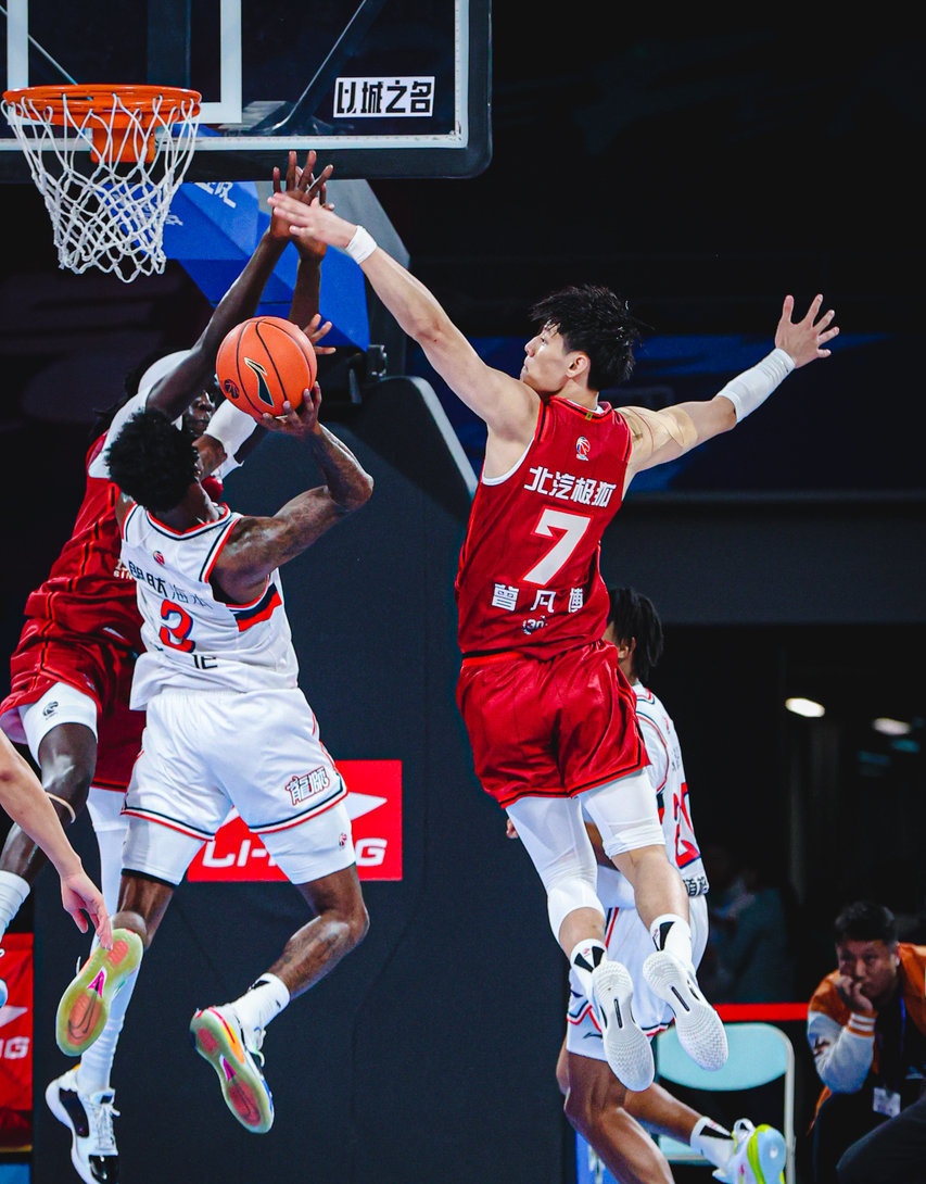 集结日体能课后，多伦多猛龙远射贴柱备战NBA常规赛，底气十足，纪律约束更严格的简单介绍